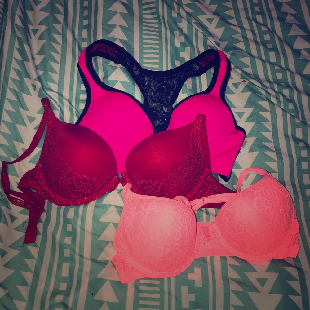 32B bra bundle w/ Victoria’s Secret 💕